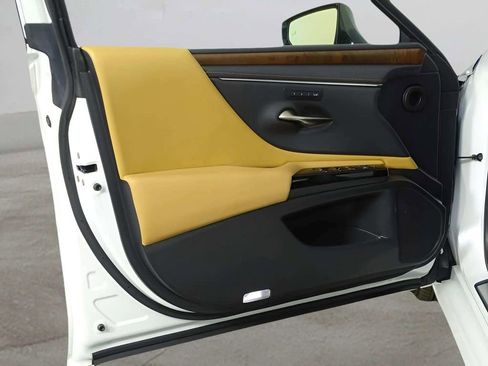 Used 2024 Lexus ES 350 w/ Premium Package image 30