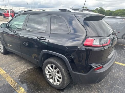 Used 2021 Jeep Cherokee Latitude FWD image 21