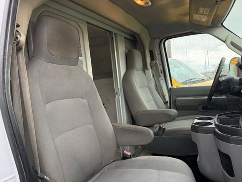 Used 2019 Ford E-350 and Econoline 350 Super Duty w/ Power Windows & Locks Group image 21