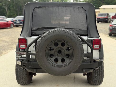 Used 2015 Jeep Wrangler Unlimited Sport w/ Connectivity Group AWD/4WD image 9