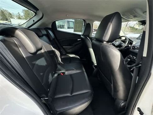 Used 2020 Toyota Yaris XLE image 23