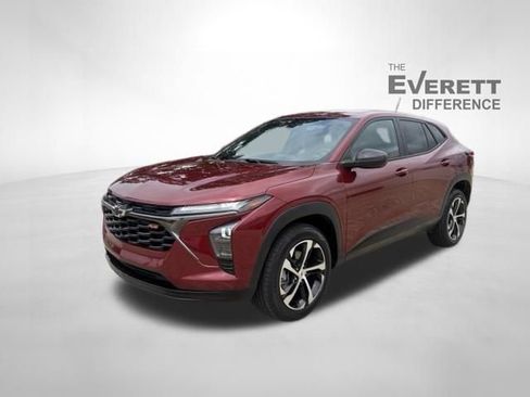 Used 2024 Chevrolet Trax RS w/ Driver Confidence Package FWD image 3