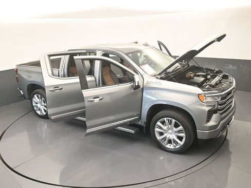 Used 2024 Chevrolet Silverado 1500 High Country w/ Technology Package AWD/4WD image 85