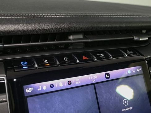 Used 2023 Jeep Grand Cherokee 4WD 4xe w/ Luxury Tech Group II image 23