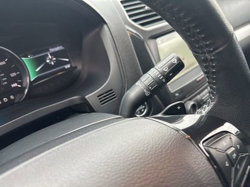 Used 2017 Ford Explorer XLT w/ XLT Technology Feature Bundle image 21