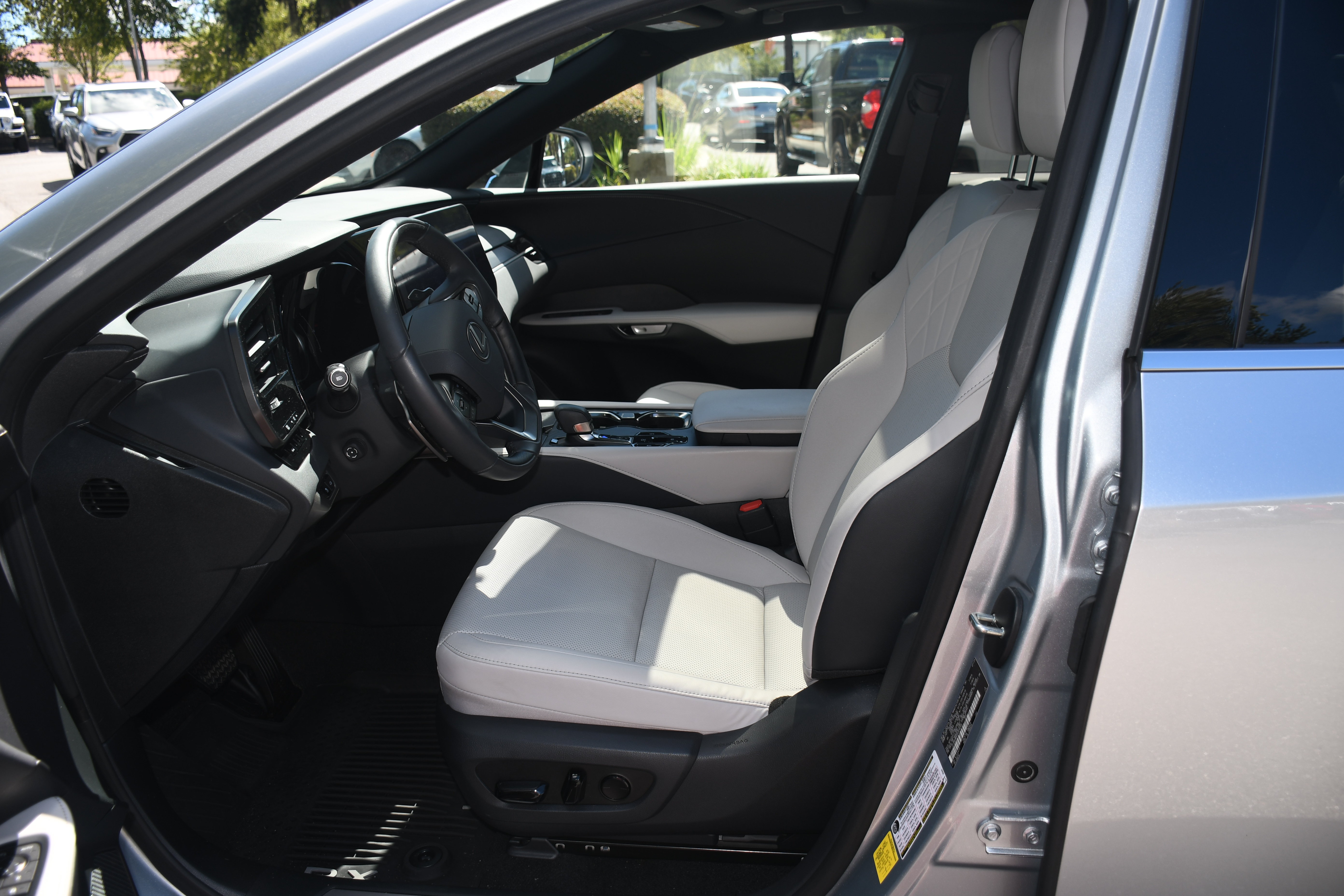 Used 2023 Lexus RX 350 FWD image 8