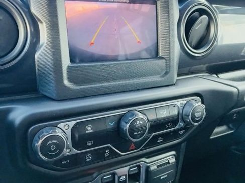 Used 2022 Jeep Wrangler Unlimited Sport image 9