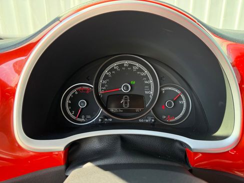 Used 2019 Volkswagen Beetle 2.0T SE w/ SE Premium Package FWD image 11