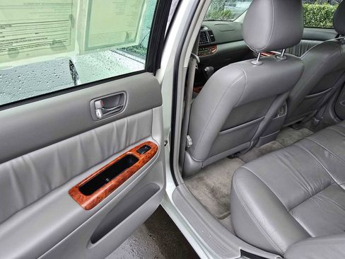 Used 2002 Toyota Camry XLE image 15