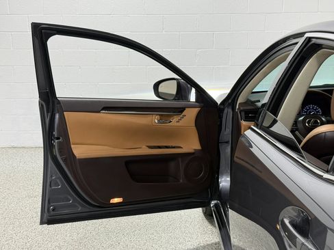 Used 2017 Lexus ES 350 w/ Premium Package FWD image 11