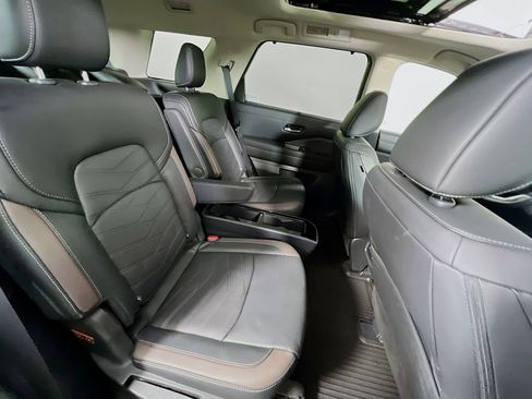 Used 2025 Nissan Pathfinder Platinum AWD/4WD image 35