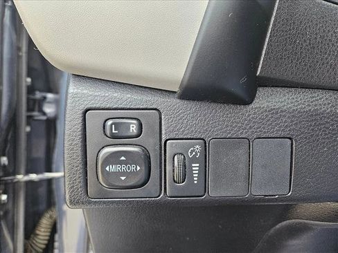 Used 2018 Toyota Corolla LE image 16