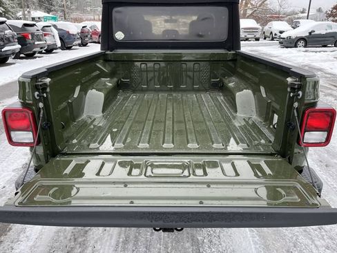 Used 2023 Jeep Gladiator Willys image 22