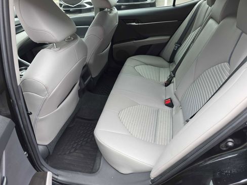 Used 2021 Toyota Camry SE image 19