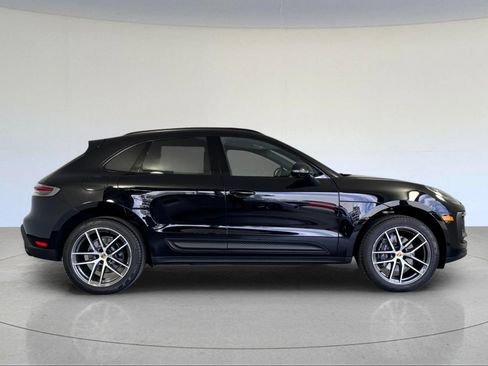 Certified 2026 Porsche Macan AWD/4WD image 9