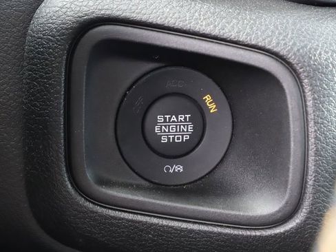 Used 2024 Jeep Gladiator Sport image 32