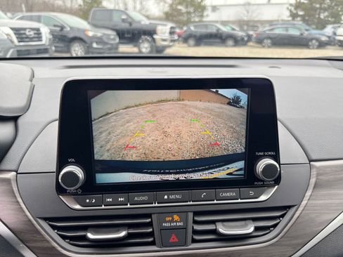 Used 2024 Nissan Altima 2.5 SV image 17