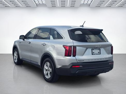 Used 2022 Kia Sorento LX FWD image 5