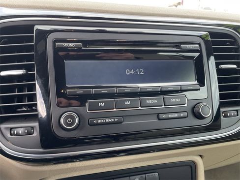 Used 2015 Volkswagen Beetle 1.8T image 11