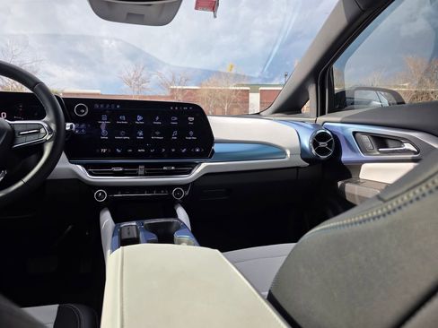 Used 2025 Chevrolet Equinox EV LT image 26