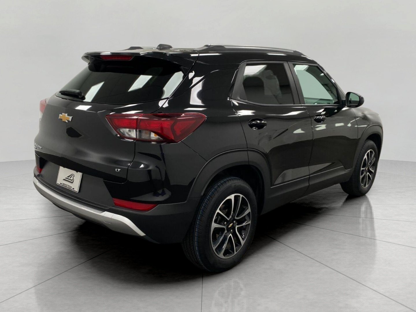 Used 2025 Chevrolet TrailBlazer LT AWD/4WD image 3