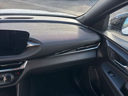 Used 2025 Buick Envista Sport Touring image 35