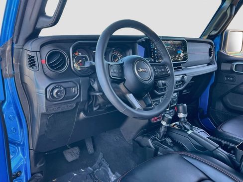 Used 2025 Jeep Wrangler Unlimited Rubicon w/ Safety Group AWD/4WD image 9