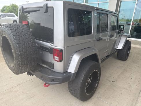 Used 2016 Jeep Wrangler Unlimited Rubicon image 6