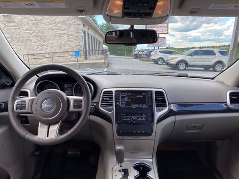 Used 2013 Jeep Grand Cherokee Laredo AWD/4WD image 22