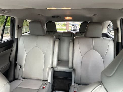 Used 2023 Toyota Highlander Limited AWD/4WD image 6