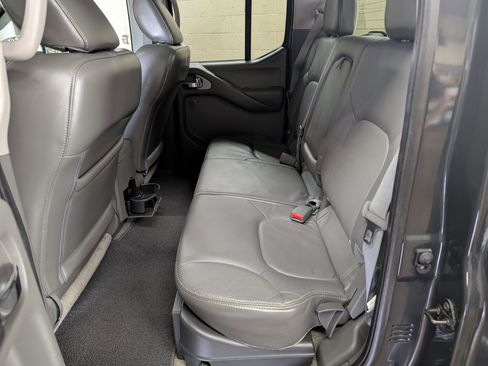 Used 2012 Nissan Frontier SL w/ Moonroof Pkg AWD/4WD image 5
