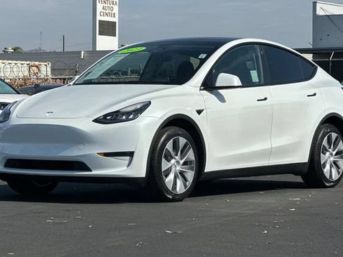 Used 2023 Tesla Model Y AWD image 8