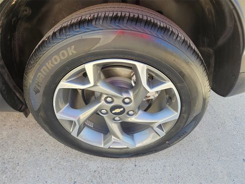 Used 2025 Chevrolet Trax LT w/ LT Convenience Package image 23
