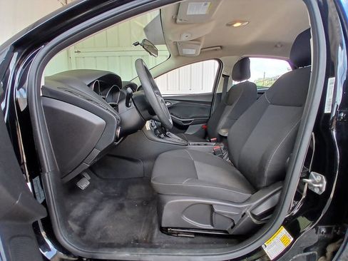 Used 2018 Ford Focus SE FWD image 5