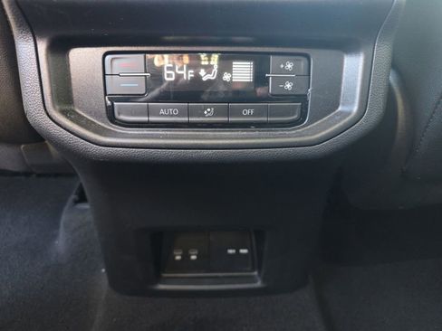 Used 2025 Volkswagen Atlas SE image 19