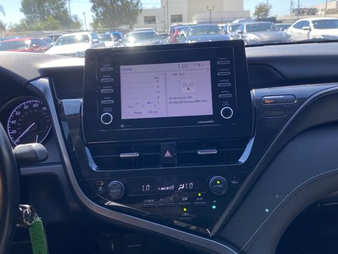 Used 2022 Toyota Camry SE image 12