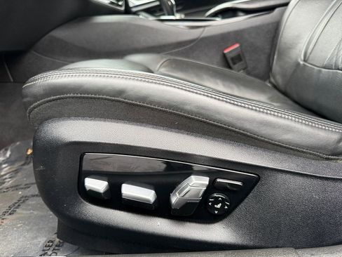 Used 2018 BMW M550i xDrive M550i xDrive w/ Dynamic Handling Package image 10