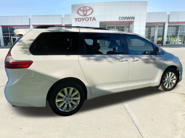 Used 2017 Toyota Sienna LE AWD/4WD image 36