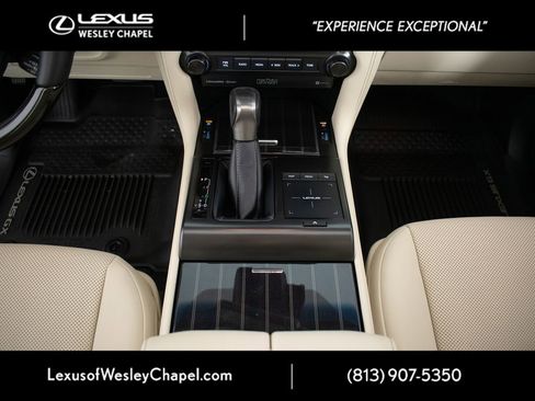 Used 2023 Lexus GX 460 Premium w/ Accessory Package AWD/4WD image 31