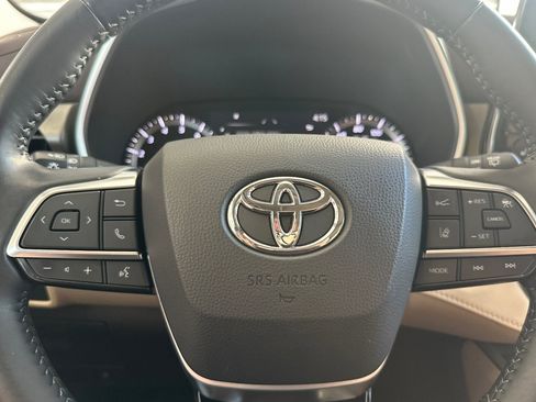 Used 2021 Toyota Highlander XLE FWD image 28