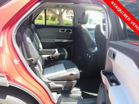 Used 2022 Ford Explorer XLT w/ Equipment Group 202A image 11