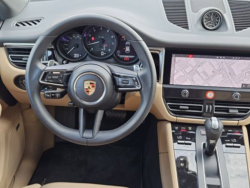 Certified 2026 Porsche Macan AWD/4WD image 25