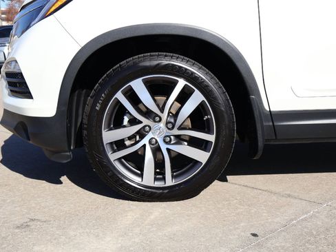 Used 2017 Honda Pilot Touring image 8