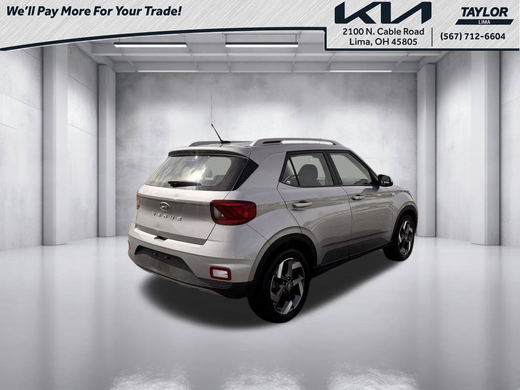 Used 2025 Hyundai Venue SEL FWD image 2