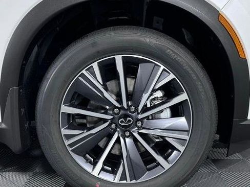 Certified 2026 INFINITI QX60 Luxe w/ Family Package image 9