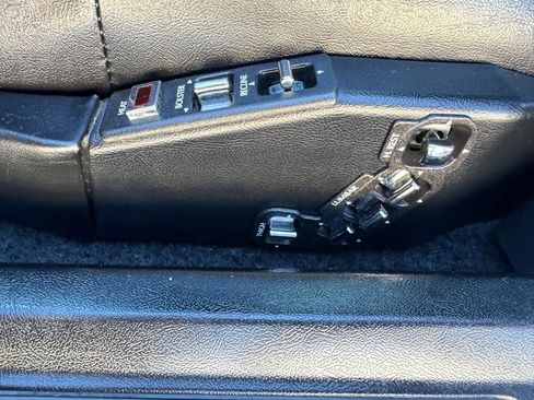 Used 1993 Cadillac Fleetwood image 10