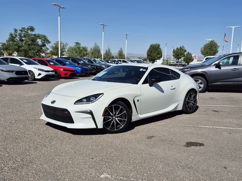 Used 2023 Toyota GR86 RWD image 1