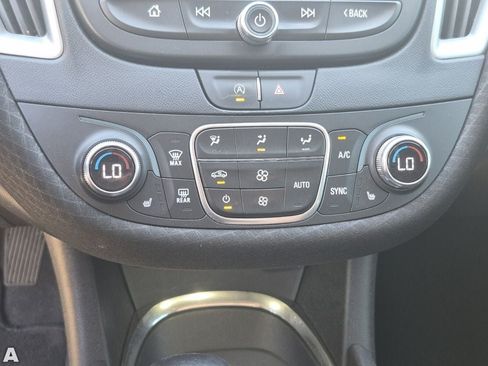 Used 2022 Chevrolet Malibu LT FWD image 27