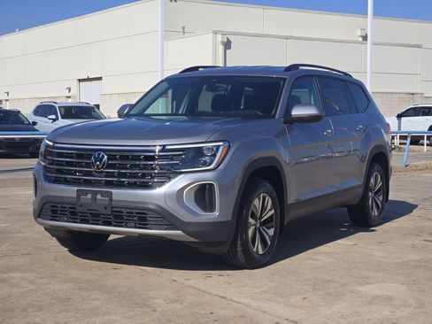 New 2026 Volkswagen Atlas SE image 2