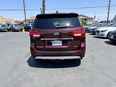 Used 2017 Kia Sedona SX Limited FWD image 3